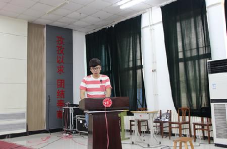 图3 学生代表宣读诚信考试承诺书