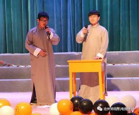 图8 两个人的相声
